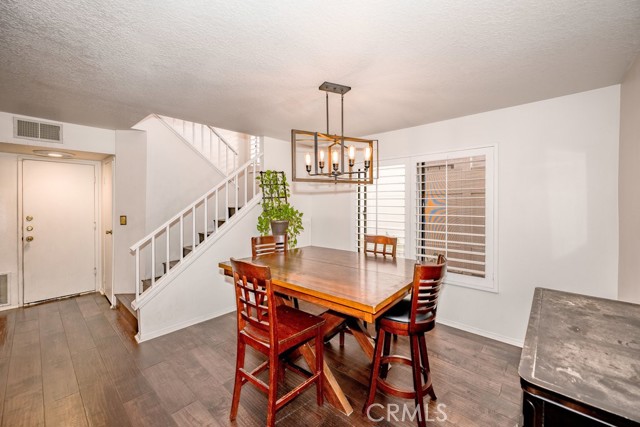 Detail Gallery Image 8 of 37 For 29322 Gary Dr, Canyon Country,  CA 91387 - 4 Beds | 2/1 Baths