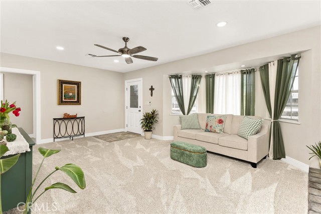 Detail Gallery Image 4 of 30 For 193 N Maple Ave, Fontana,  CA 92335 - 3 Beds | 2 Baths
