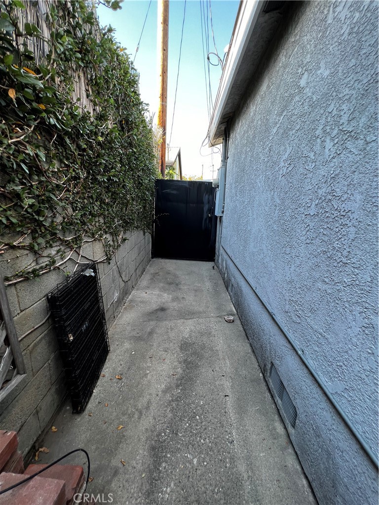 https://media.crmls.org/medias/5815e2b9-07a8-45c9-bde4-3ad281db439d.jpg?preset=X-Large