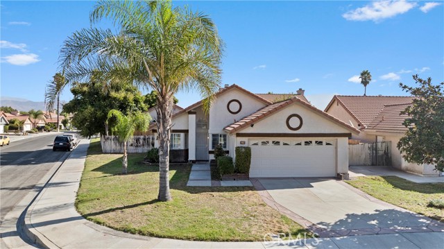 Detail Gallery Image 2 of 32 For 982 Merced Way, Hemet,  CA 92545 - 3 Beds | 2 Baths