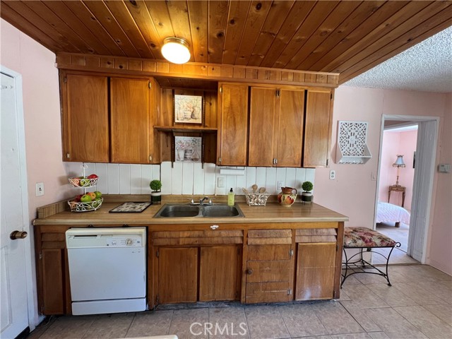 728 Monterey Trail, Frazier Park CA: https://media.crmls.org/medias/58168a72-67c7-4b63-a86d-ae5e5aaefa57.jpg