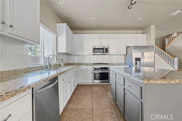 Detail Gallery Image 11 of 29 For 4100 Waterville Ct, Palmdale,  CA 93551 - 6 Beds | 3 Baths
