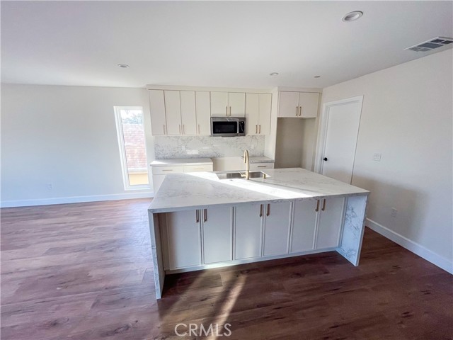 Detail Gallery Image 2 of 10 For 1774 W 37th Pl, Los Angeles,  CA 90018 - 4 Beds | 4/1 Baths