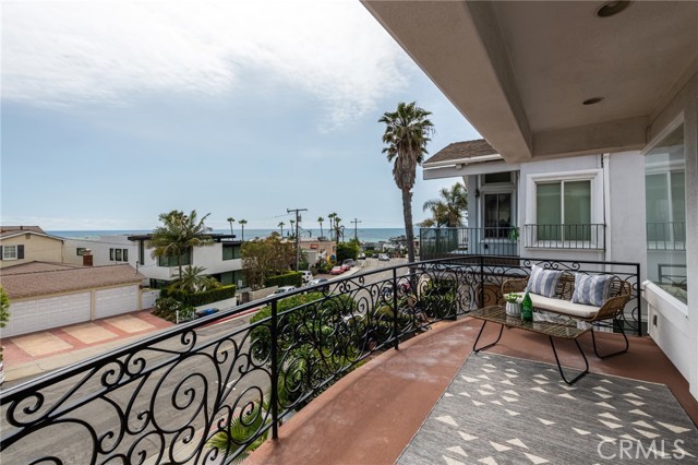 2130 Monterey Boulevard, Hermosa Beach, California 90254, 5 Bedrooms Bedrooms, ,5 BathroomsBathrooms,Residential,Sold,Monterey,SB23105590