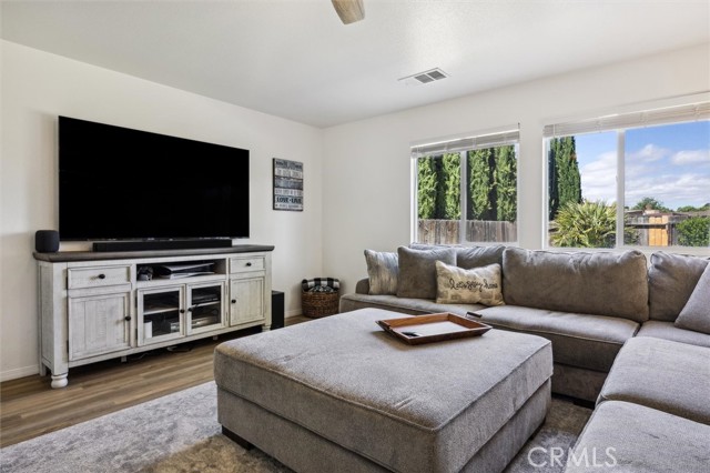 Detail Gallery Image 8 of 51 For 2304 Latigo Ct, Paso Robles,  CA 93446 - 5 Beds | 3 Baths