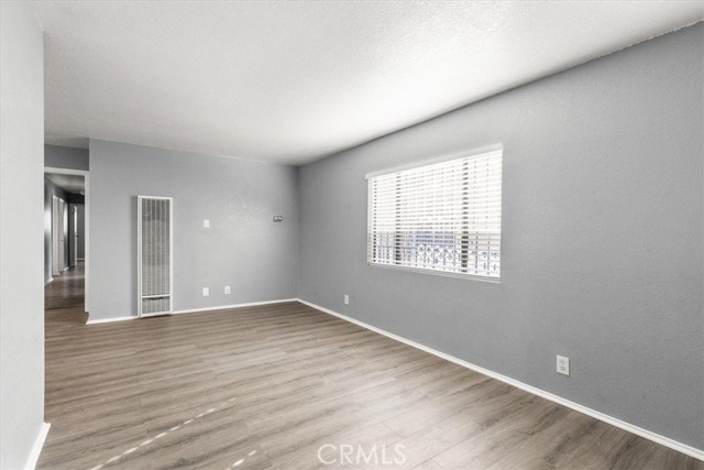 Detail Gallery Image 3 of 17 For 2272 E 105th St, Los Angeles,  CA 90002 - 3 Beds | 2 Baths