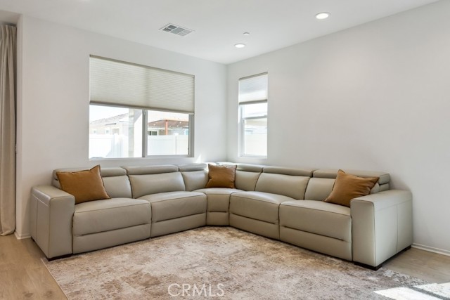 Detail Gallery Image 4 of 56 For 489 Berrybush St, Hemet,  CA 92543 - 3 Beds | 2 Baths