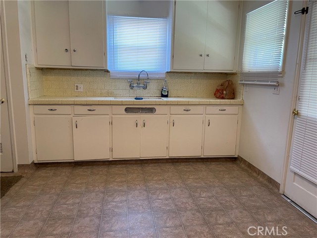 Detail Gallery Image 6 of 12 For 3410 E Weldon Ave, Fresno,  CA 93703 - 3 Beds | 1 Baths