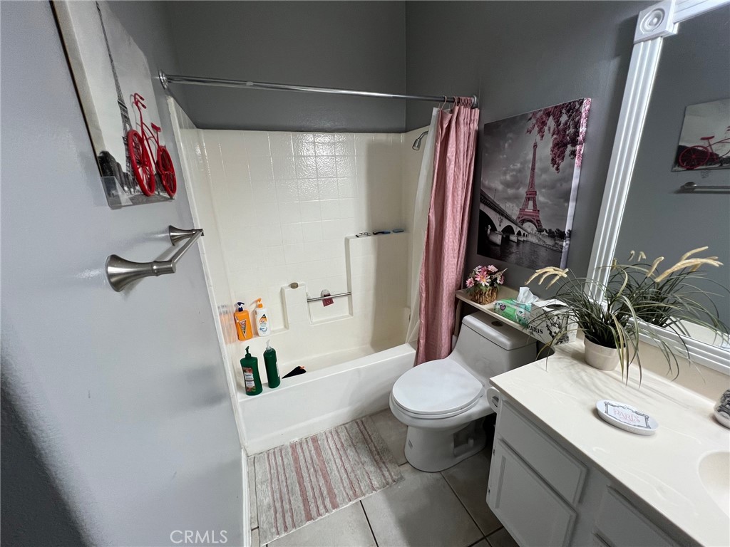 https://media.crmls.org/medias/581abed0-3752-4d89-b6ef-12df44e465e4.jpg?preset=X-Large