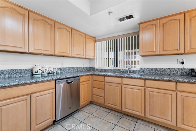 530 W Stocker Street, Glendale CA: https://media.crmls.org/medias/581c33b3-8268-470a-b845-8999b138dd73.jpg