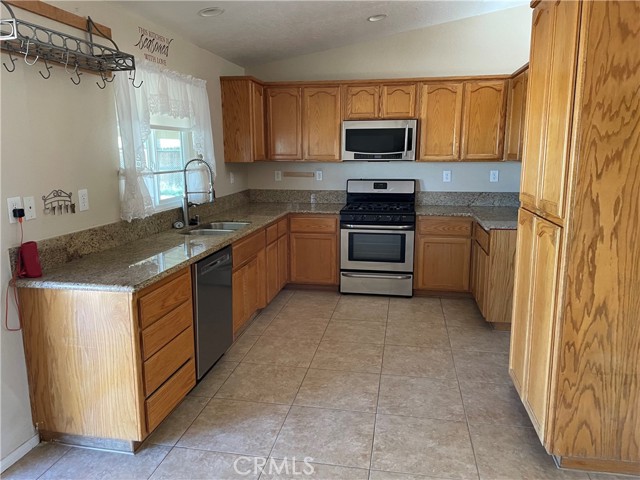 Detail Gallery Image 14 of 15 For 21150 Lone Eagle, Apple Valley,  CA 92308 - 3 Beds | 2 Baths