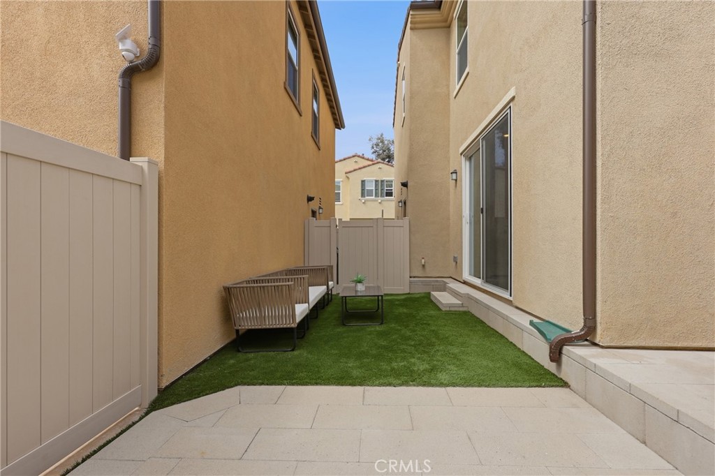 https://media.crmls.org/medias/581da6b8-43c3-4d2d-84cc-16c01ea18309.jpg?preset=X-Large