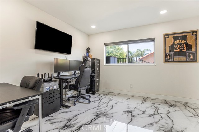 20128 Cavern Court, Saugus CA: https://media.crmls.org/medias/581db6ae-3155-47a7-904a-1c9a7defd264.jpg