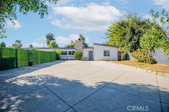 Detail Gallery Image 2 of 22 For 8561 Orion Ave, North Hills,  CA 91343 - 2 Beds | 2 Baths