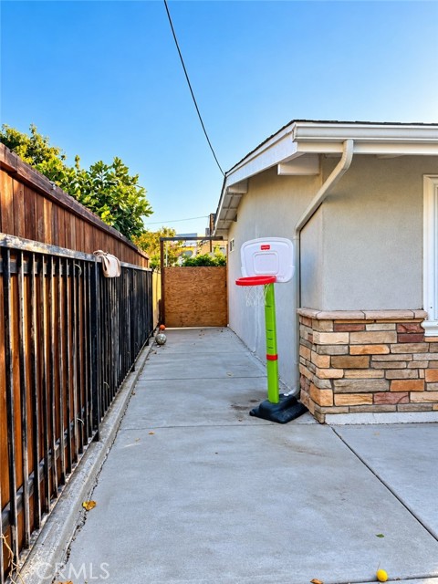 10966 Emery photo 7