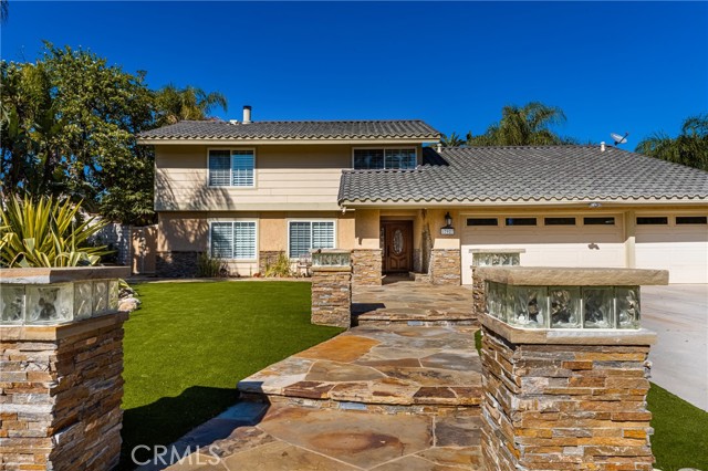 17927 Sun Hill Drive, Yorba Linda CA: https://media.crmls.org/medias/581f5425-3066-425b-bdcf-274fe69763ca.jpg