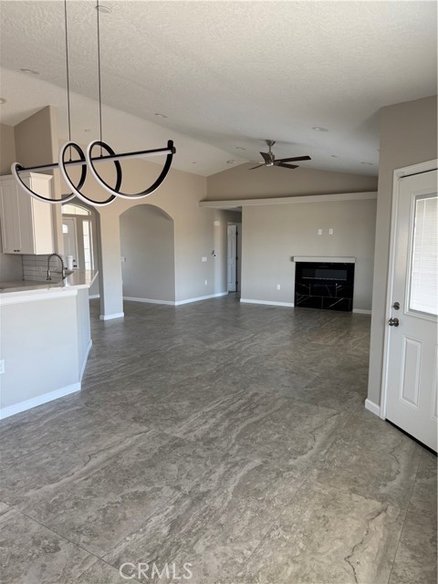 Detail Gallery Image 11 of 30 For 17796 Valencia St, Hesperia,  CA 92345 - 4 Beds | 2/1 Baths