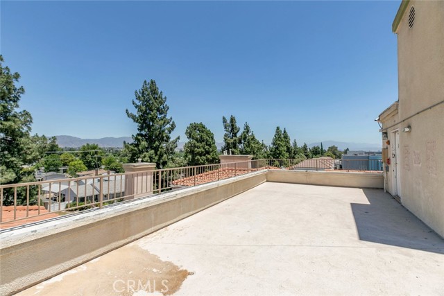16940 Chatsworth Street, Granada Hills CA: https://media.crmls.org/medias/5820006e-04df-414f-9c19-85cbb55805bf.jpg