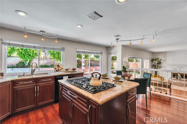 4 E Trenton, Irvine CA: https://media.crmls.org/medias/58207f66-28cc-4dc6-bf30-6794fa231e11.jpg