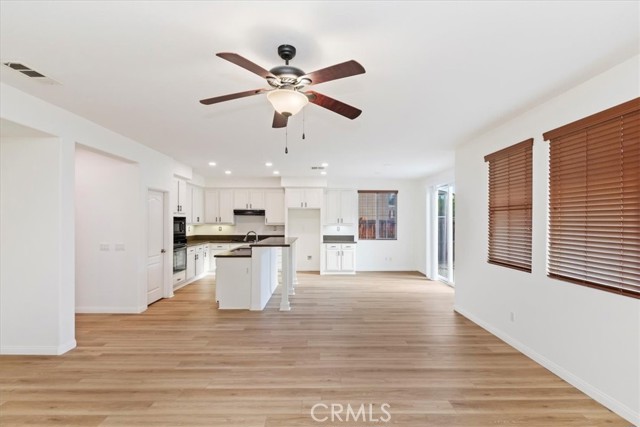 21567 Coral Rock Lane, Wildomar CA: https://media.crmls.org/medias/5820df0a-c82b-439e-a79b-aeddc210f6c9.jpg