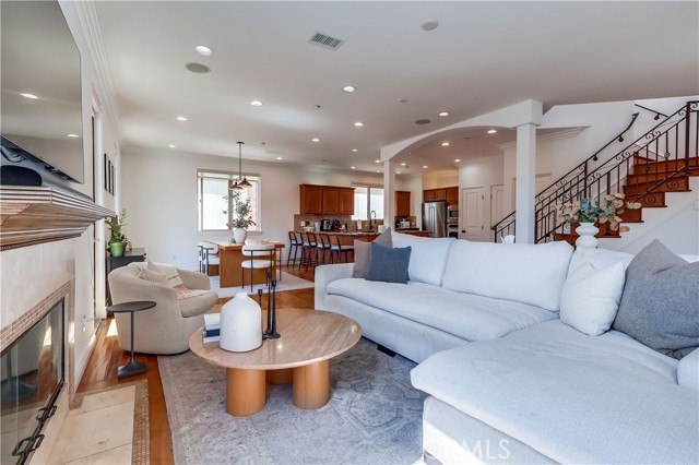 Detail Gallery Image 12 of 53 For 1902 Marshallfield Ln a,  Redondo Beach,  CA 90278 - 4 Beds | 3/1 Baths