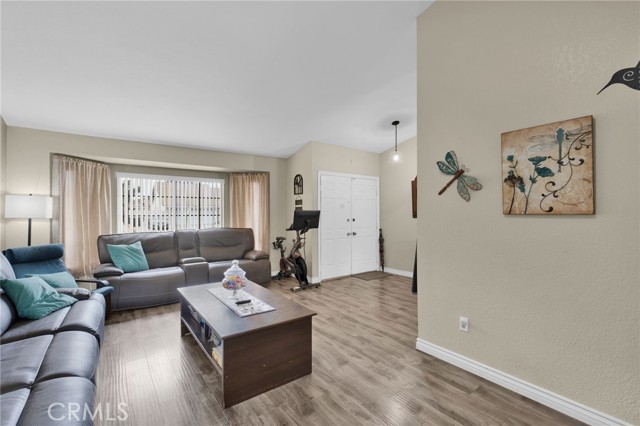 11359 Courtside, Victorville CA: https://media.crmls.org/medias/58227629-a1e8-4b5a-b5db-c21b15031f11.jpg