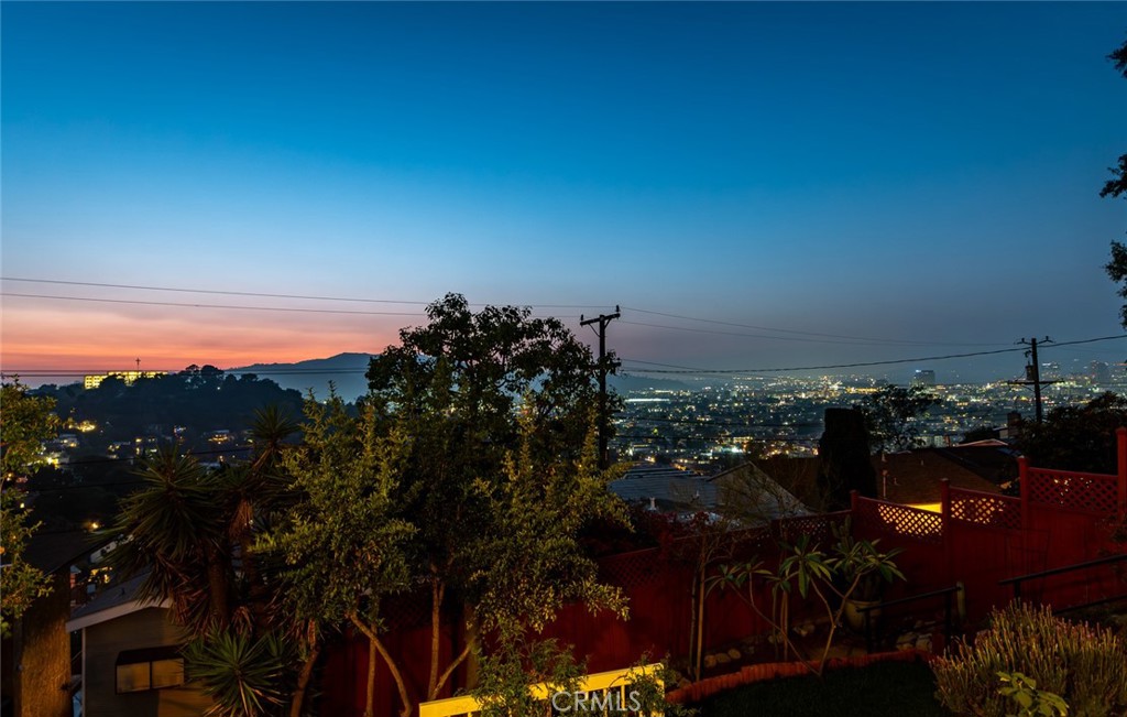 https://media.crmls.org/medias/5822d54a-3eb1-4495-8149-d497016ffc0b.jpg?preset=X-Large