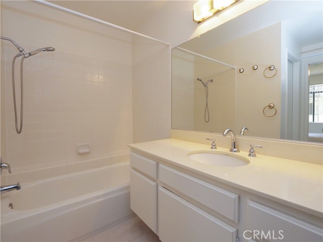 Detail Gallery Image 12 of 37 For 2563 Plaza Del Amo #201,  Torrance,  CA 90503 - 1 Beds | 1/1 Baths