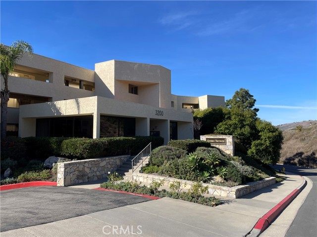 3200 La Rotonda Drive, Rancho Palos Verdes CA: https://media.crmls.org/medias/58231850-d777-426c-8495-632aaf936fe0.jpg