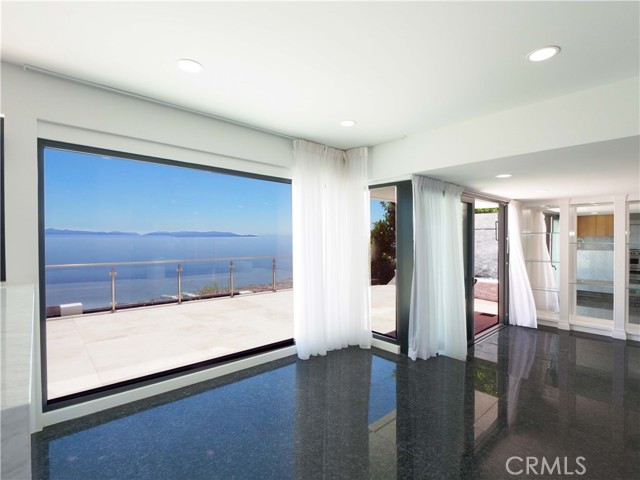 Detail Gallery Image 15 of 55 For 6224 Ocean Terrace Dr, Rancho Palos Verdes,  CA 90275 - 6 Beds | 8/1 Baths