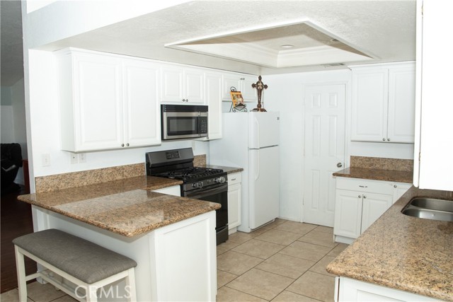 Detail Gallery Image 9 of 48 For 13040 Rain Shadow Rd, Victorville,  CA 92395 - 3 Beds | 2 Baths