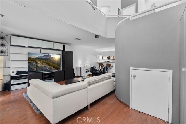 Detail Gallery Image 10 of 33 For 6036 Hazelhurst #C,  North Hollywood,  CA 91606 - 1 Beds | 2 Baths