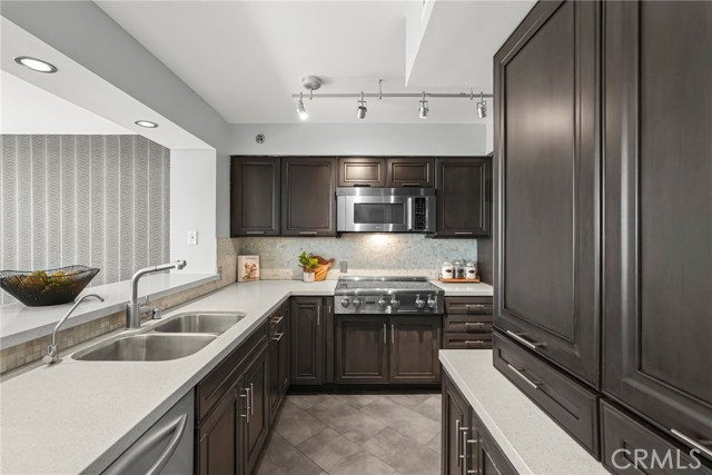 Detail Gallery Image 28 of 66 For 222 Monterey Rd #1203,  Glendale,  CA 91206 - 2 Beds | 2 Baths