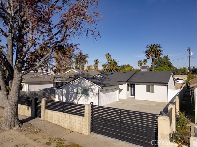 Detail Gallery Image 2 of 12 For 14727 Leadwell, Van Nuys,  CA 91405 - 3 Beds | 2/1 Baths