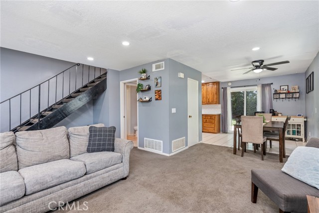 6858 John Dr, Jurupa Valley CA: https://media.crmls.org/medias/58259dfd-269d-4f8a-a43e-f708cec8f947.jpg