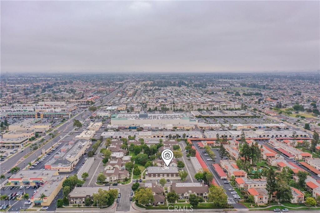 https://media.crmls.org/medias/5826a3b8-7e9b-46b1-bd72-9662a72de9f6.jpg?preset=X-Large