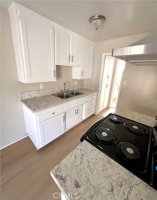 1004 E 5th Street, Long Beach CA: https://media.crmls.org/medias/5826b45d-986f-4623-9cdf-e366015fefe9.jpg