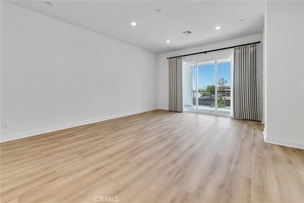 https://media.crmls.org/medias/58280c87-20dd-4b5b-8ff2-593ea6621ac3.jpg?preset=X-Large