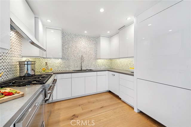 Detail Gallery Image 9 of 16 For 604 1/2 Acacia Ave, Corona Del Mar,  CA 92625 - 2 Beds | 2/1 Baths