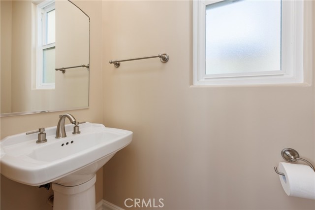 Detail Gallery Image 13 of 42 For 209 Chicago Ave, Huntington Beach,  CA 92648 - 3 Beds | 3/2 Baths