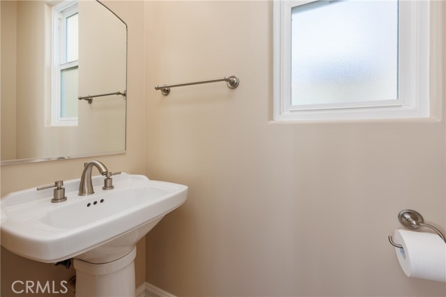 Detail Gallery Image 13 of 42 For 209 Chicago Ave, Huntington Beach,  CA 92648 - 3 Beds | 3/2 Baths