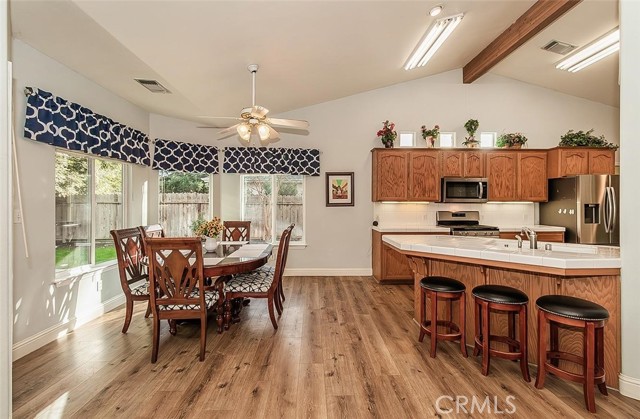 Detail Gallery Image 8 of 30 For 440 S Redwood Dr, Reedley,  CA 93654 - 3 Beds | 2 Baths