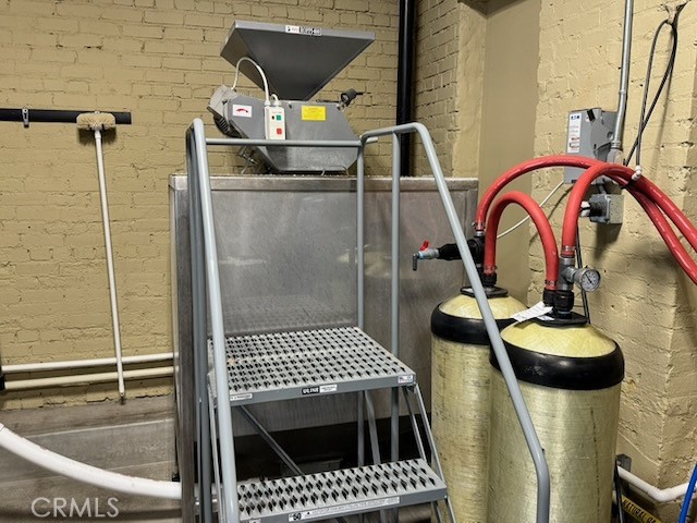 585 E Thompson Boulevard, Ventura CA: https://media.crmls.org/medias/5829f589-370f-4af7-9e2c-5aa2d1fe8dbd.jpg