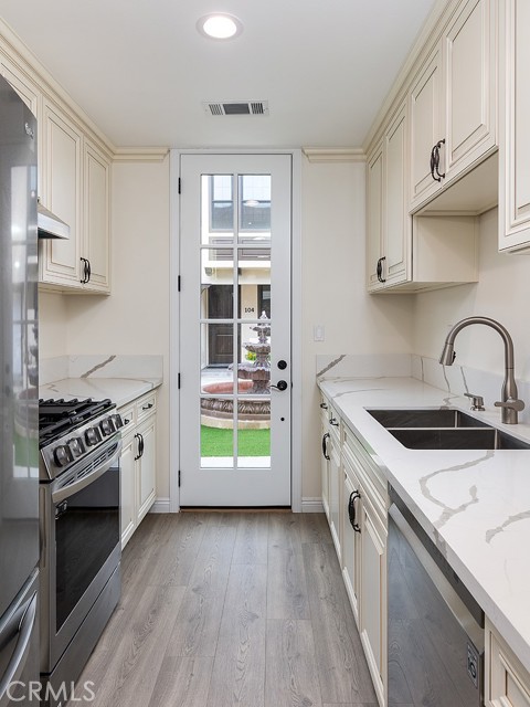 Detail Gallery Image 18 of 23 For 81 N Grand Oaks Ave #102,  Pasadena,  CA 91107 - 2 Beds | 2 Baths