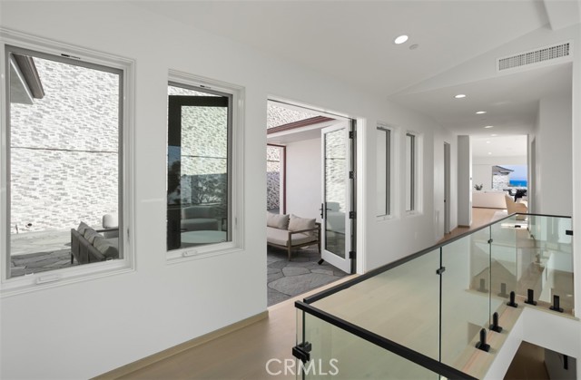 31 N Vista De Catalina, Laguna Beach CA: https://media.crmls.org/medias/582a04e4-741f-4a0d-b171-86debc8ffecd.jpg