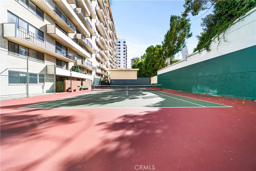 https://media.crmls.org/medias/582a2c6d-0a74-4e09-850b-a91bace90284.jpg?preset=X-Large