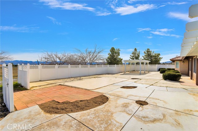 Detail Gallery Image 10 of 26 For 7845 Fuente Rd, Oak Hills,  CA 92344 - 4 Beds | 3 Baths