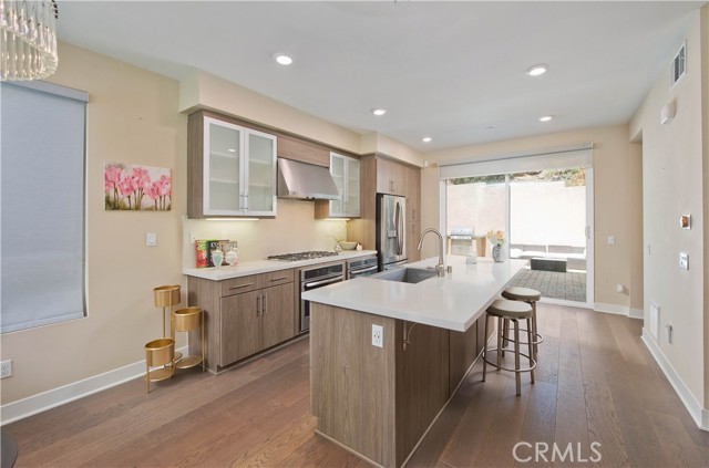 Detail Gallery Image 3 of 23 For 6749 W Gill, Los Angeles,  CA 90068 - 3 Beds | 3/1 Baths