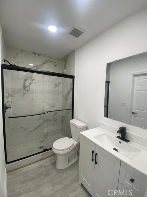 Detail Gallery Image 12 of 17 For 4914 Hesperia, Encino,  CA 91316 - 2 Beds | 2 Baths