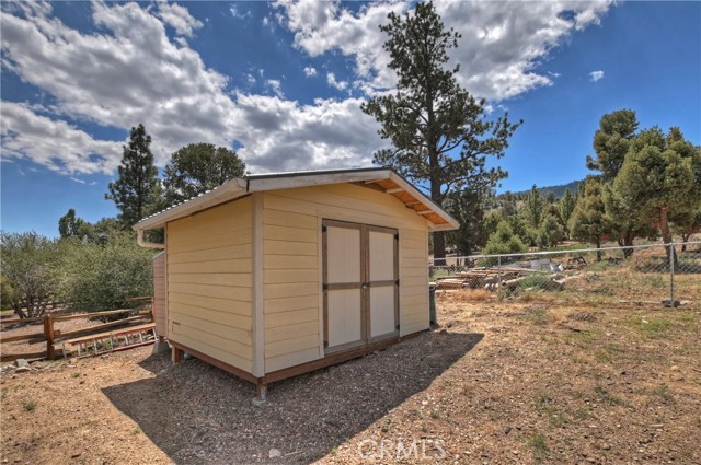 1215 Valley View Drive, Big Bear City CA: https://media.crmls.org/medias/582c3867-47ea-4d72-8f1c-fd79b07caaf3.jpg